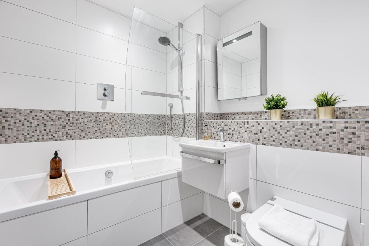 Charming 1 Bedroom Apt , Town Centre, Wifi, Free Parking By Tent Serviced Apartments 斯坦斯 外观 照片